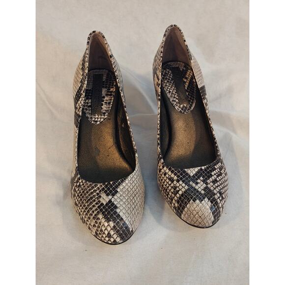 Banana Republic Size 7.5 Snake Print 3in‎ Round Toe Heels Career Date Night - Picture 2 of 7